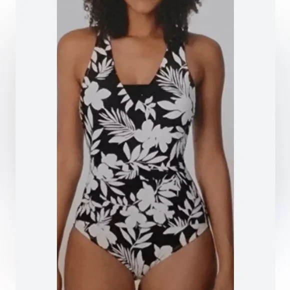 NWT. Lands' End Ladies' Swimsuit. Size Small. Color -Black. - Picture 1 of 3